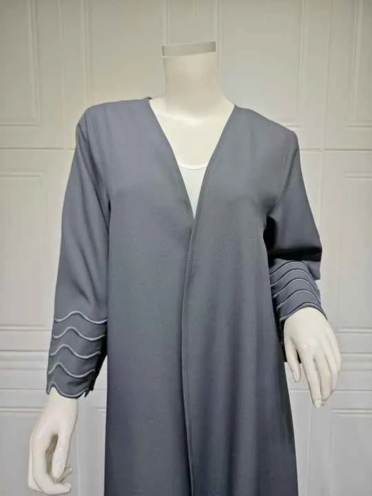 عباءة إسلامية مطرزة باللون الأسود ,Black embroidered Islamic abaya