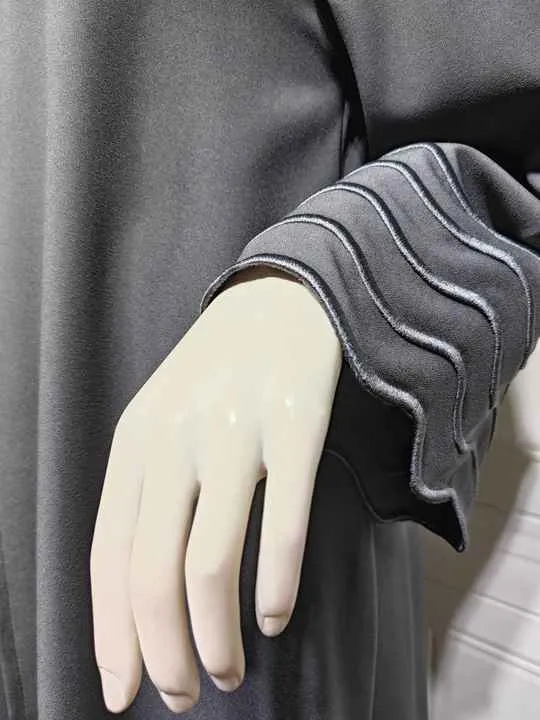 عباءة إسلامية مطرزة باللون الأسود ,Black embroidered Islamic abaya