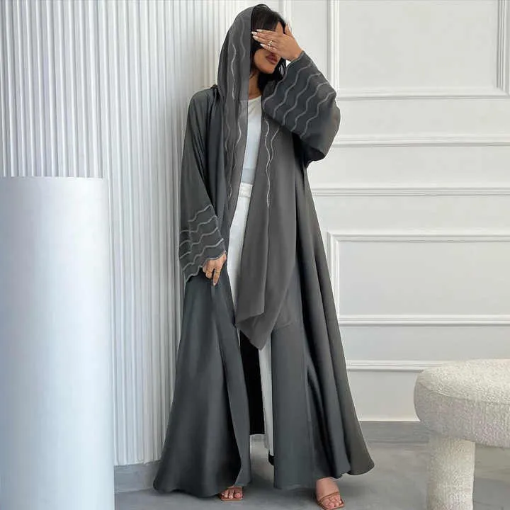 عباءة إسلامية مطرزة باللون الأسود ,Black embroidered Islamic abaya