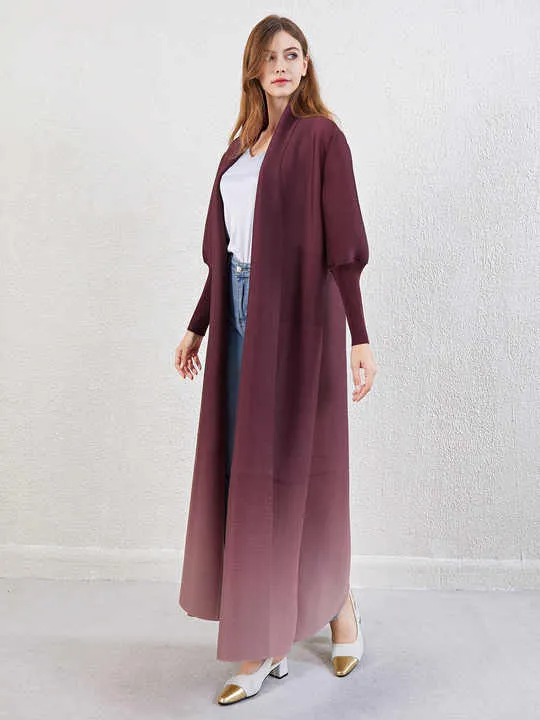 عبايات نسائية انيقه و عصريه - Elegant and modern women's abayas