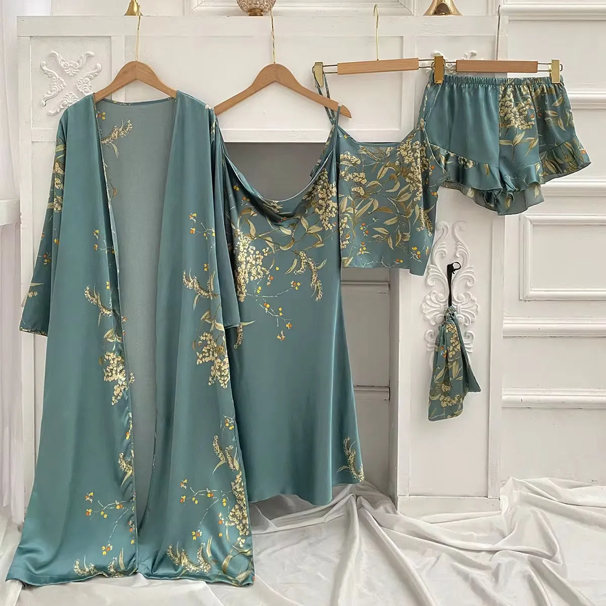 بيجامات حريرية مطبوعة بالزهور-طقم روب للنساء Floral Print Silk Pajamas--Women's Robe Set