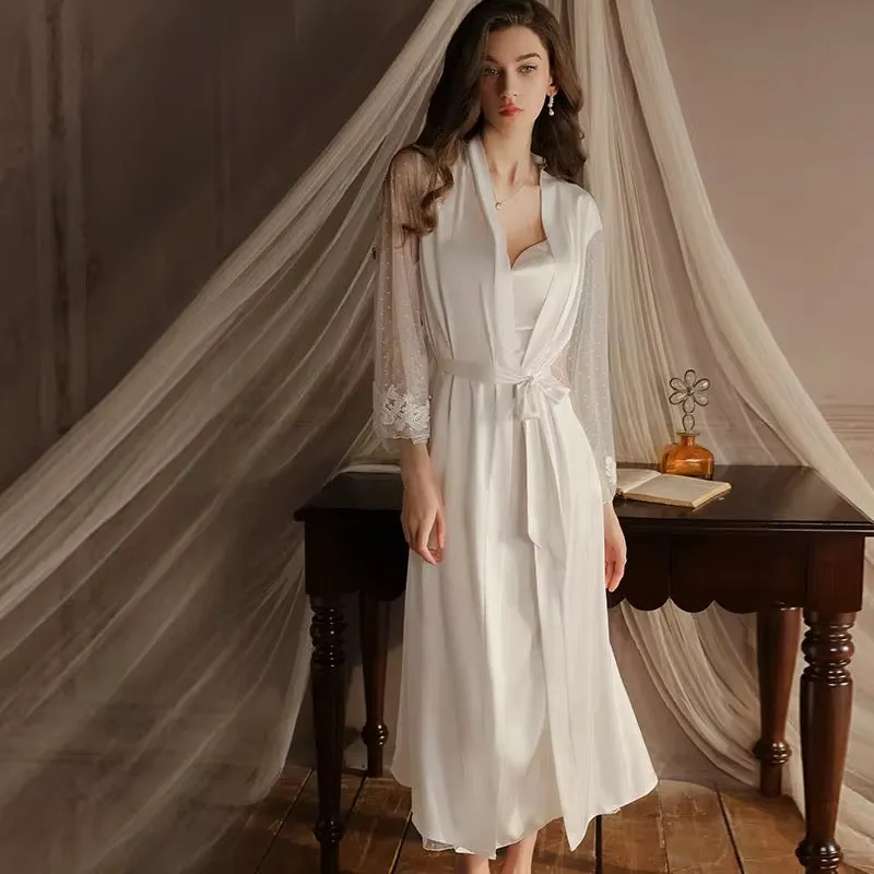 ثوب نوم طويل   long nightgown