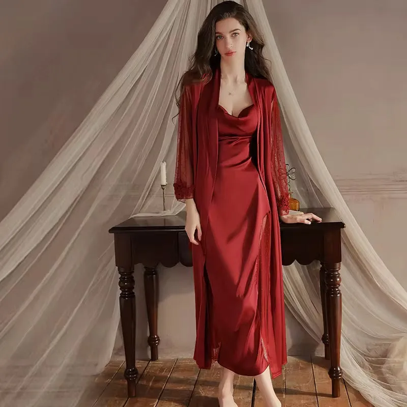 ثوب نوم طويل   long nightgown