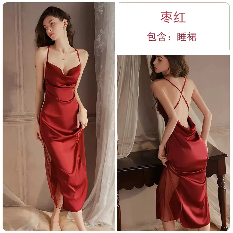 ثوب نوم طويل   long nightgown
