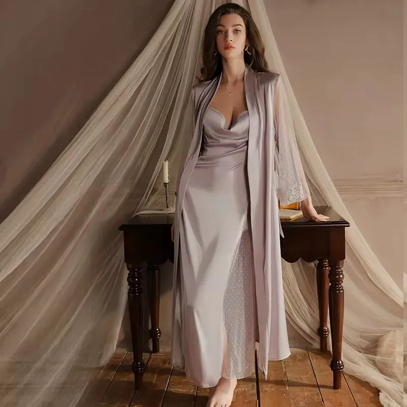 ثوب نوم طويل   long nightgown