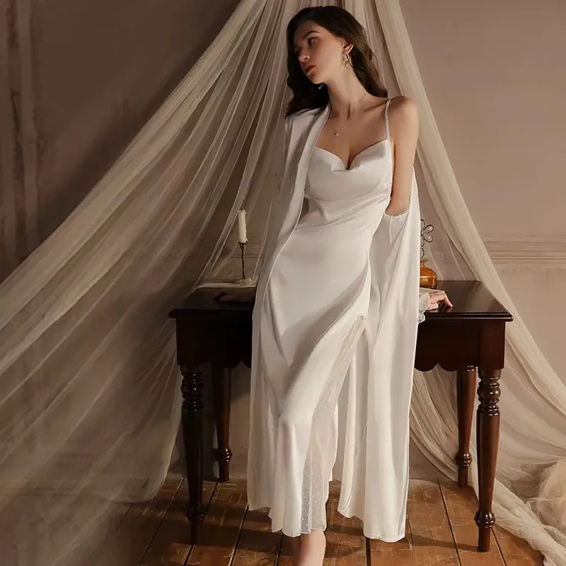 ثوب نوم طويل   long nightgown
