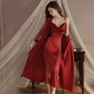 ثوب نوم طويل   long nightgown