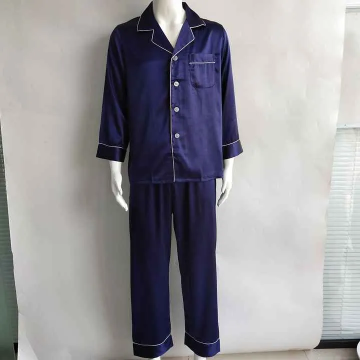 منامة للرجال الشتاء الرجال ملابس خاصة منامة . Men's pajamas winter men's special clothing pajamas