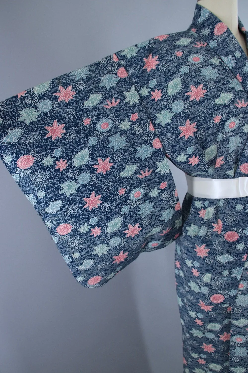 1960s Vintage Kimono Robe / WOOL Muslin / Blue & Pink Floral